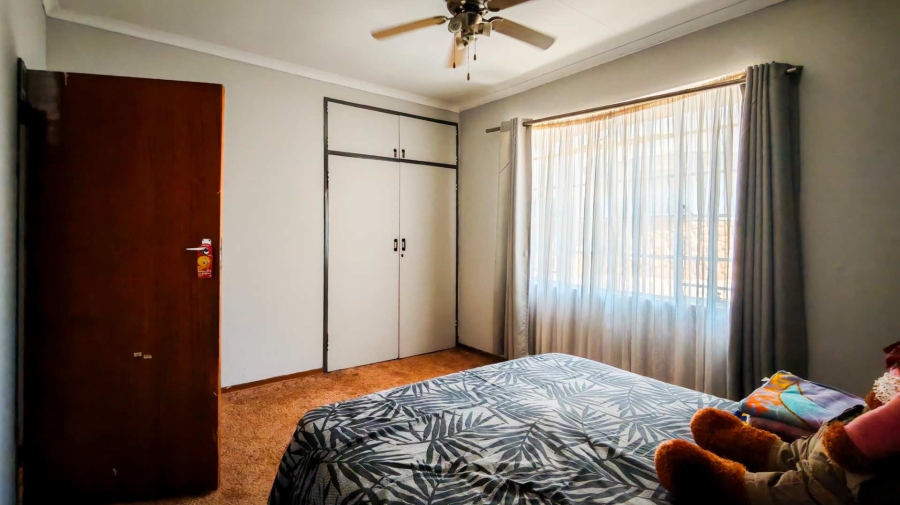 6 Bedroom Property for Sale in Hartbeespoort North West